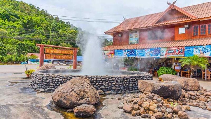 Chiang Mai: White, Blue & Big Buddha Temples in Chiang Rai - Buffet Lunch