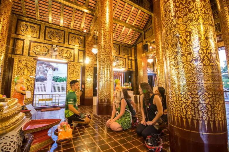 Chiang Mai's Highlights: Sightseeing Night Bike Tour - Cycling Through Chiang Mais Old City