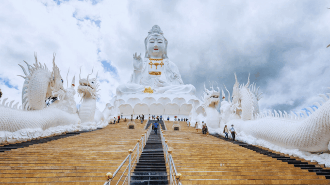 Chiang Rai 3 Temples (White/Blue/Red) + Long Neck Village - Frequently Asked Questions