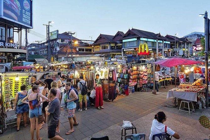 Chiang Rai Food & Night Market Walking Tour With Local Host - Personalized Tour Experience
