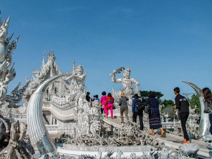 Chiang Rai: Main Temples With Portuguese Speaking Guide - Transportation and Guide Services