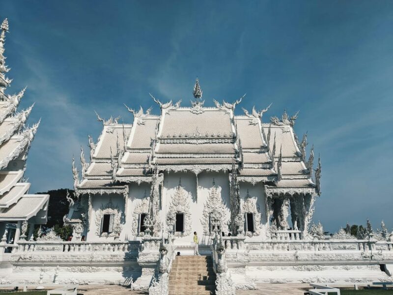 Chiang Rai: Private 1 Day Temple Tour - Wat Rong Suea Ten