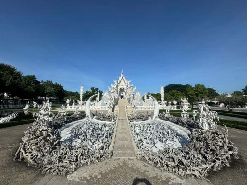 Chiang Rai: Private Tour - Customizable Trip | Car & Driver - The Temples: White, Blue, and Emerald