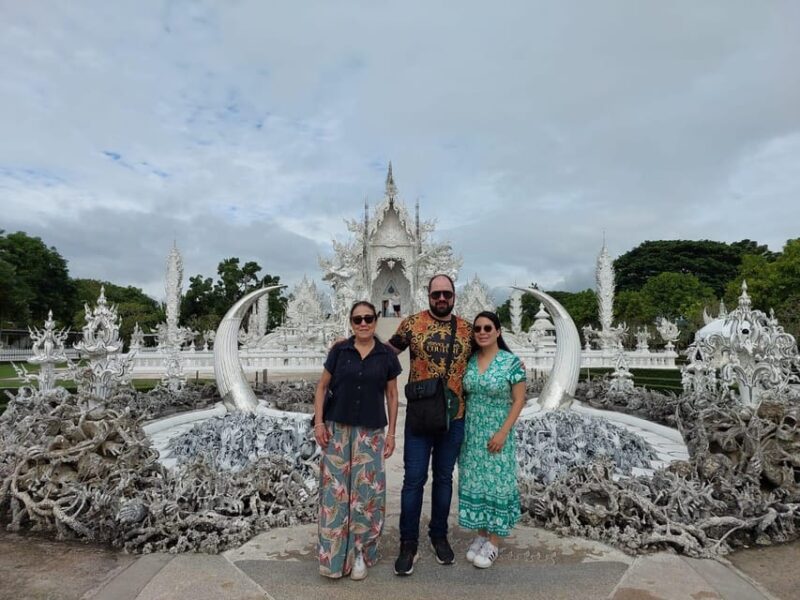 Chiang Rai: Temple Treasures & Popular Sightseeings (Buffet) - Tea Farm Photo Stop