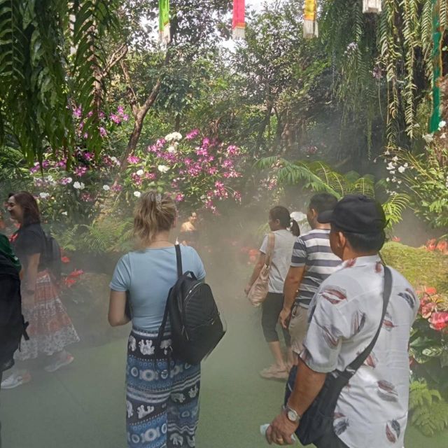 Chiang Rai White & Blue & Huay Pla Kang Temple& Lalitta Cafe - Itinerary Highlights