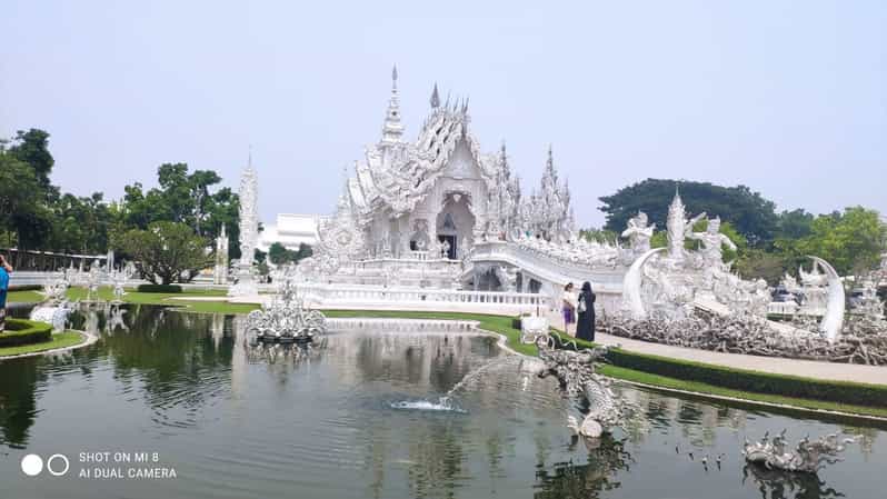 Chiang Rai : White & Blue Temples and Emerald Bhudda Story. - Key Points