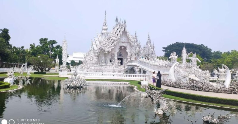 Chiang Rai : White & Blue Temples and Emerald Bhudda Story. - Discovering the Allure of Blue Temple