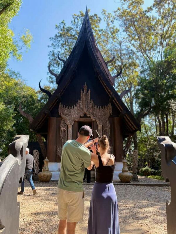 Chiang Rai: White & Blue Temples + Black House Half-Day Tour - Exploring Chiang Rai’s Top Modern Temples and Art Houses