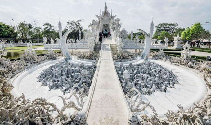 Chiang Rai: White & Blue Temples, Black House & Lunch, Guide - Experiencing the Unique Attractions