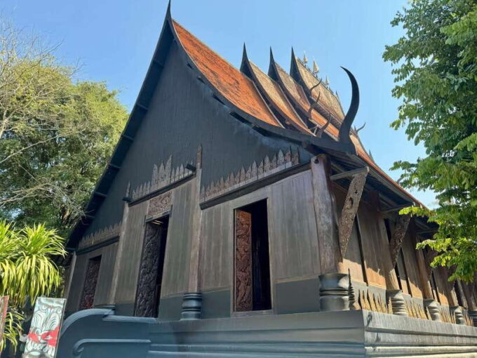 Chiang Rai: Wonderful Temples & 7 Major Sites | Buffet Lunch - Discovering the Blue Temple: Wat Rong Suea Ten