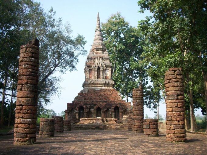 Chiang Rai:Guide With Lunch Full Day Highlight Tour - Tour Duration and Group Size