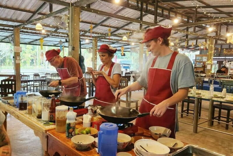 Chiang Rai:Lanna Home Cooking Class at Give Green Farm House - The Atmosphere and Group Dynamics