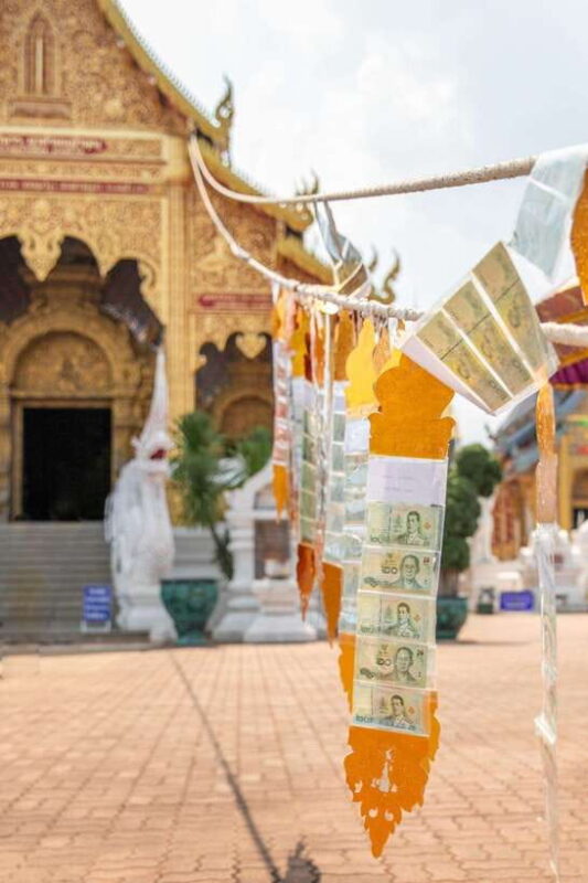 Chiangma: Wat Ban Den, Blue Temple & Sticky Waterfall. - Key Points