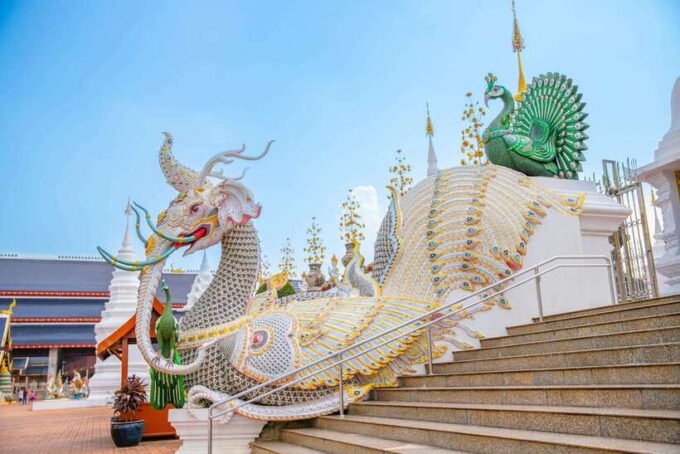 Chiangma: Wat Ban Den, Blue Temple & Sticky Waterfall. - Climbing the Sticky Waterfall