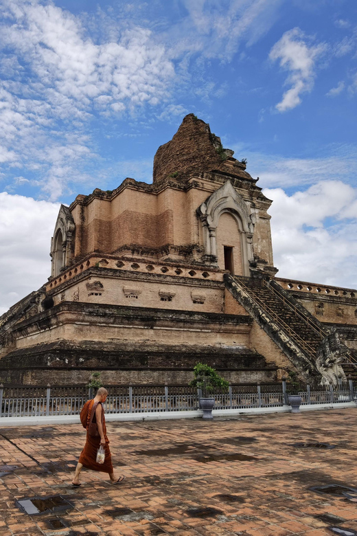 Chiangmai: Temple Walking Tour With Ex-Monk, Part 1. - Discovering Wat Phra Singh