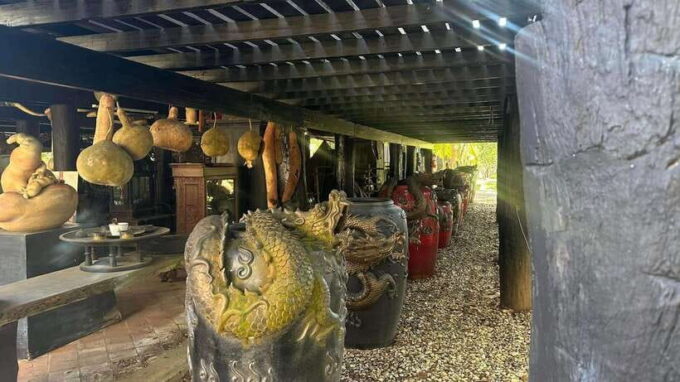Chiangrai Full Day: Popular 7 Location +Free! Opium M Ticket - Baan Dam Museum (Black House)