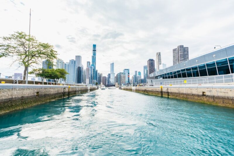 Chicago: 1.5-Hour Lake and River Architecture Cruise - Seating and Amenities