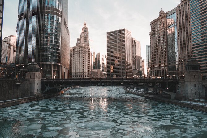 Chicago 4-Hour Sightseeing Transfer by Luxury Private Sedan - Exploring the City