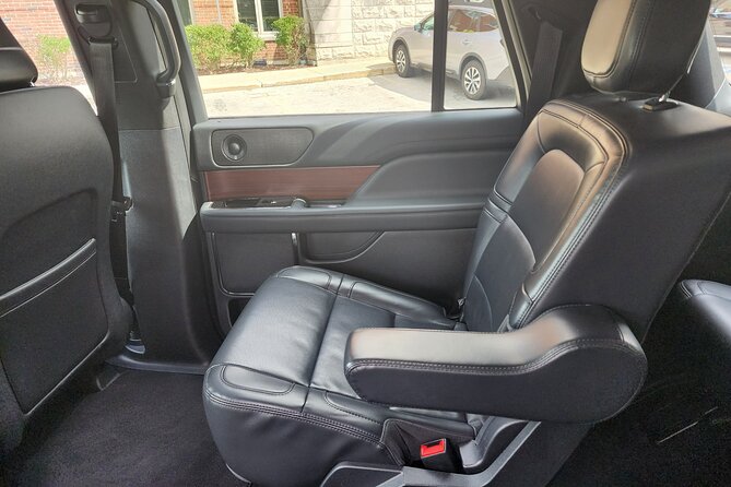 Chicago Airport Transfer: Chicago to OHare Airport in Luxury SUV - Booking and Confirmation