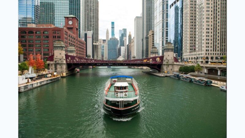 Chicago: Architecture Boat Tour With Drinks - Key Points