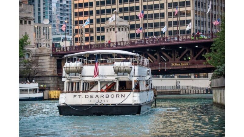 Chicago: Architecture Boat Tour With Drinks - Experience Highlights