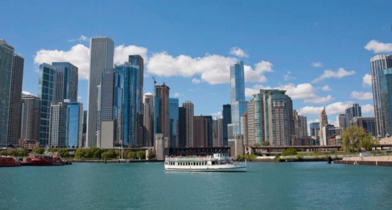 Chicago: Architecture Center Cruise on Chicagos First Lady - Onboard Amenities and Services