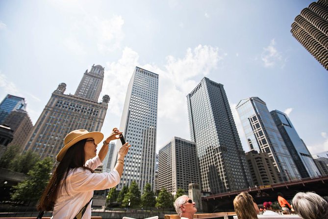 Chicago Architecture River Cruise in Spanish - Meeting and Pickup