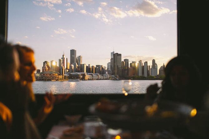 Chicago Buffet Dinner Cruise on Lake Michigan - Entertainment and Atmosphere