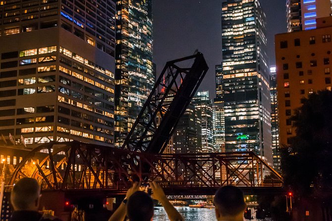 Chicago by Night: 90 Minute River and Lakefront Cruise - Live Commentary and City History