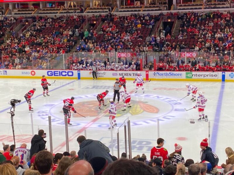 Chicago: Chicago Blackhawks NHL Game Ticket at United Center - Amenities and Inclusions