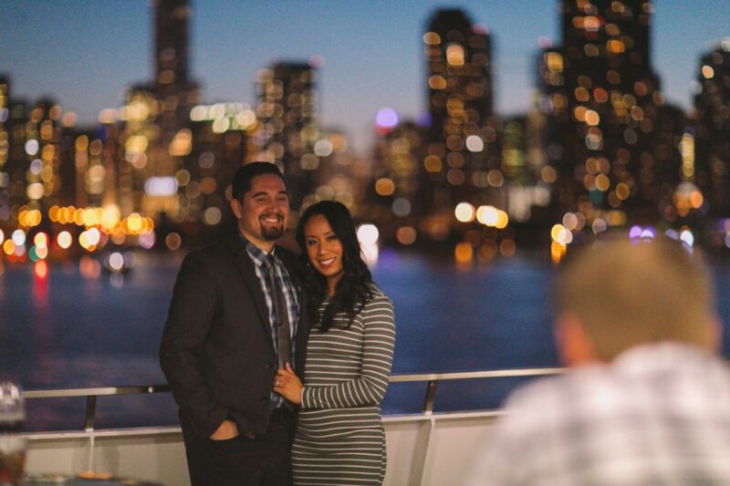Chicago: Christmas Eve Gourmet Dinner Cruise Lake Michigan - Scenic Views