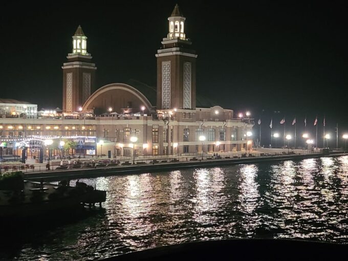 Chicago: Christmas Eve Gourmet Dinner Cruise Lake Michigan - Accessibility and Policies