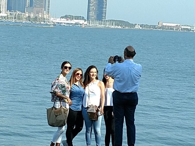 Chicago: City Minibus Tour With Optional Architecture Cruise - Tour Duration and Group Size