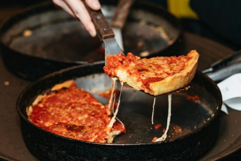 Chicago: Classic Food Walking Tour With Bike or Kayak Rental - Tour Experience and Attractions