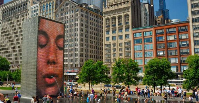 Chicago Downtown Highlights Private Walking Tour - Explore Iconic Landmarks