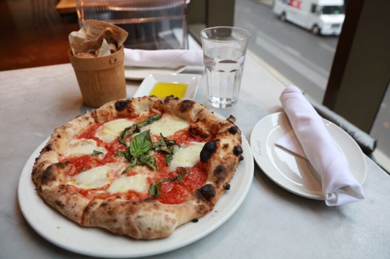 Chicago: Downtown Pizza Guided Walking Tour With Tastings - Diverse Pizza Tastings