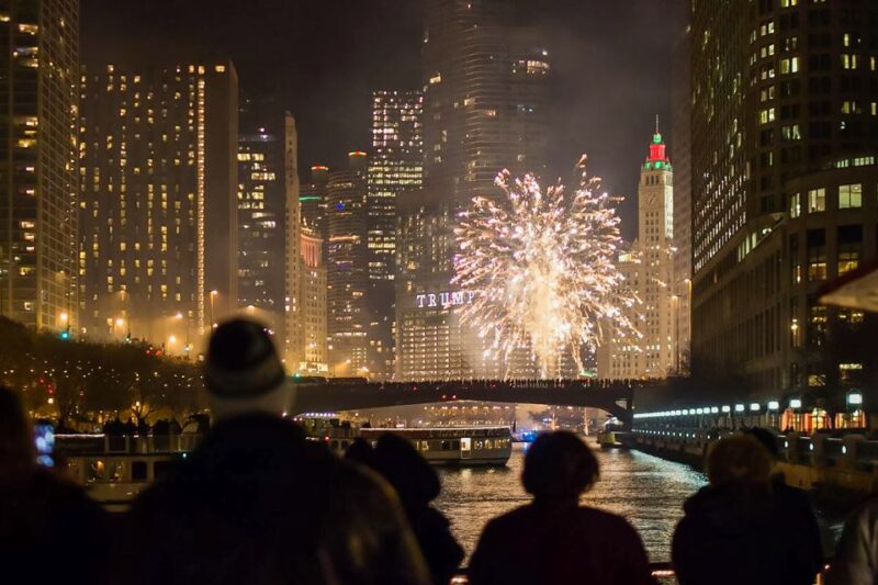 Chicago: Fireworks Cruise With Lake or River Viewing Options - Itinerary and Features
