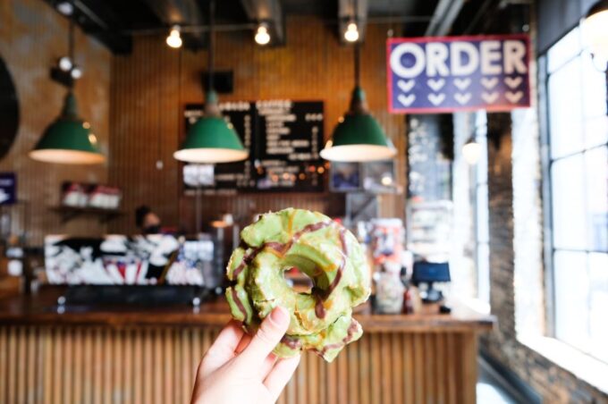 Chicago: Fulton Market Donut Adventure With Tastings - Neighborhood Exploration