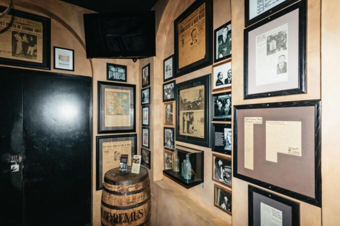 Chicago: Gangsters and Food Tasting Walking Tour - What to Expect During the Tour