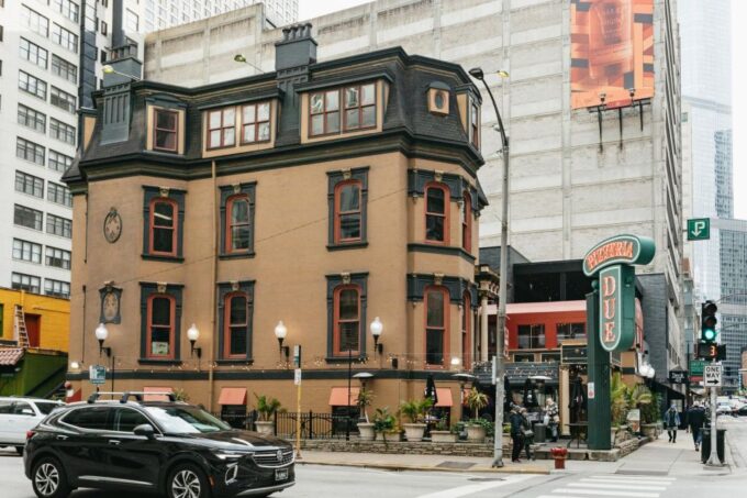 Chicago: Gangsters and Food Tasting Walking Tour - Additional Tour Details