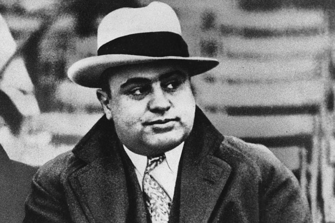 Chicago: Gangsters and Ghosts Walking Tour - Meeting and End Points