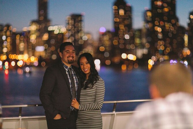 Chicago Gourmet Dinner Cruise on Lake Michigan - Entertainment and Ambiance