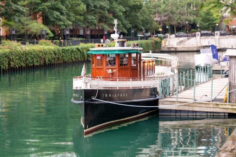 Chicago: Historic Architecture Chicago River Small Boat Tour - Included Amenities
