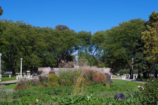 Chicago Lincoln Park Bike Adventure - Experiencing the Skyline