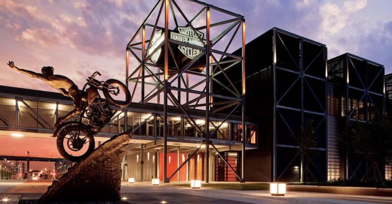 Chicago: Milwaukee Harley-Davidson Museum & Brewery Day Tour - Miller Brewery Tour and Tasting