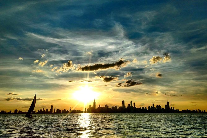 Chicago Private Sunset Sail on Lake Michigan - Setting Sail