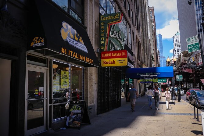 Chicago Private Walking Food Tour With Secret Food Tours - Learning About Chicagos Rich History
