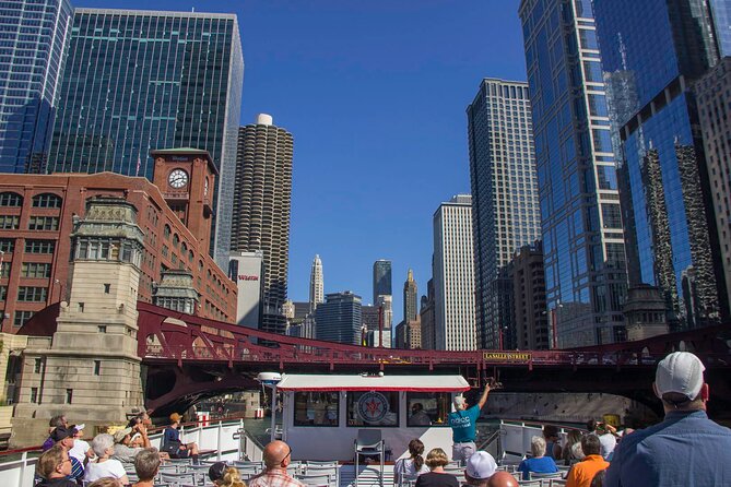 Chicago River 90-Minute History and Architecture Tour - Tour Guide and Narration