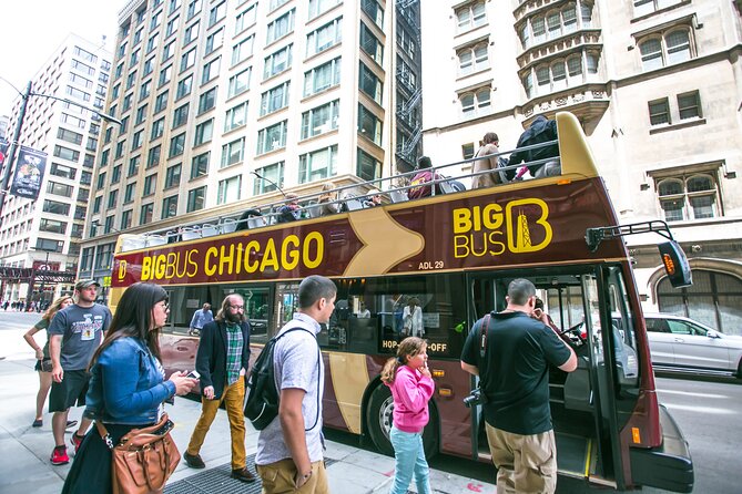 Chicago River Architecture Boat Cruise & Hop-on Hop-off Bus Tour - Hopping on the Sightseeing Bus