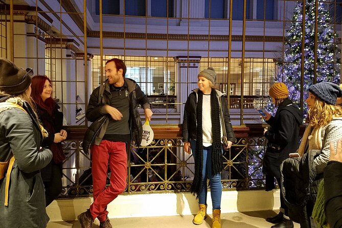 Chicago Seasonal Stroll Walking Tour of Holiday Attractions - Exploring Festive Landmarks